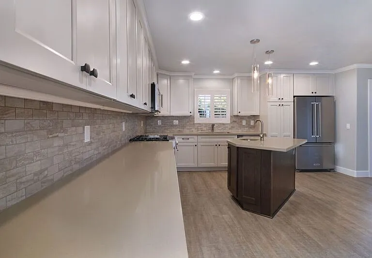925 Hermes Ave — Photo 3