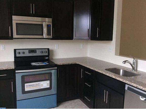 3rd image of 154 Jefferson Ave