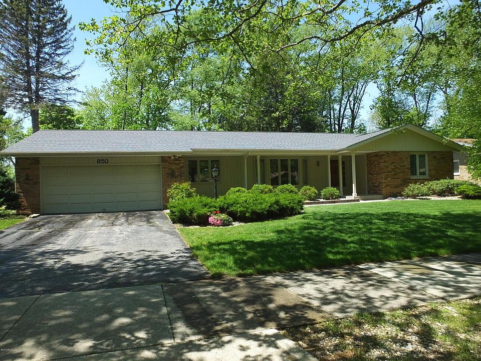 1st image of 850 Knollcrest Ave