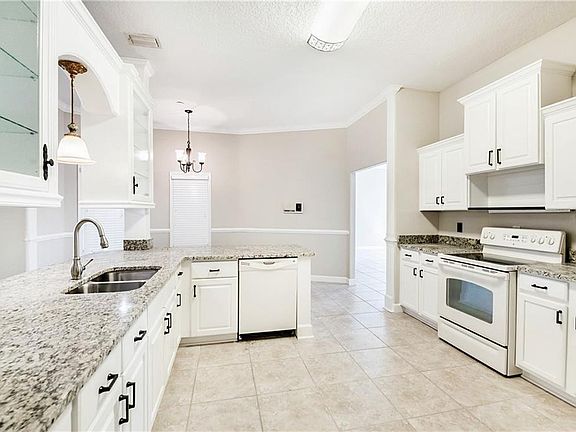 3rd image of 1215 Park Pointe Ln