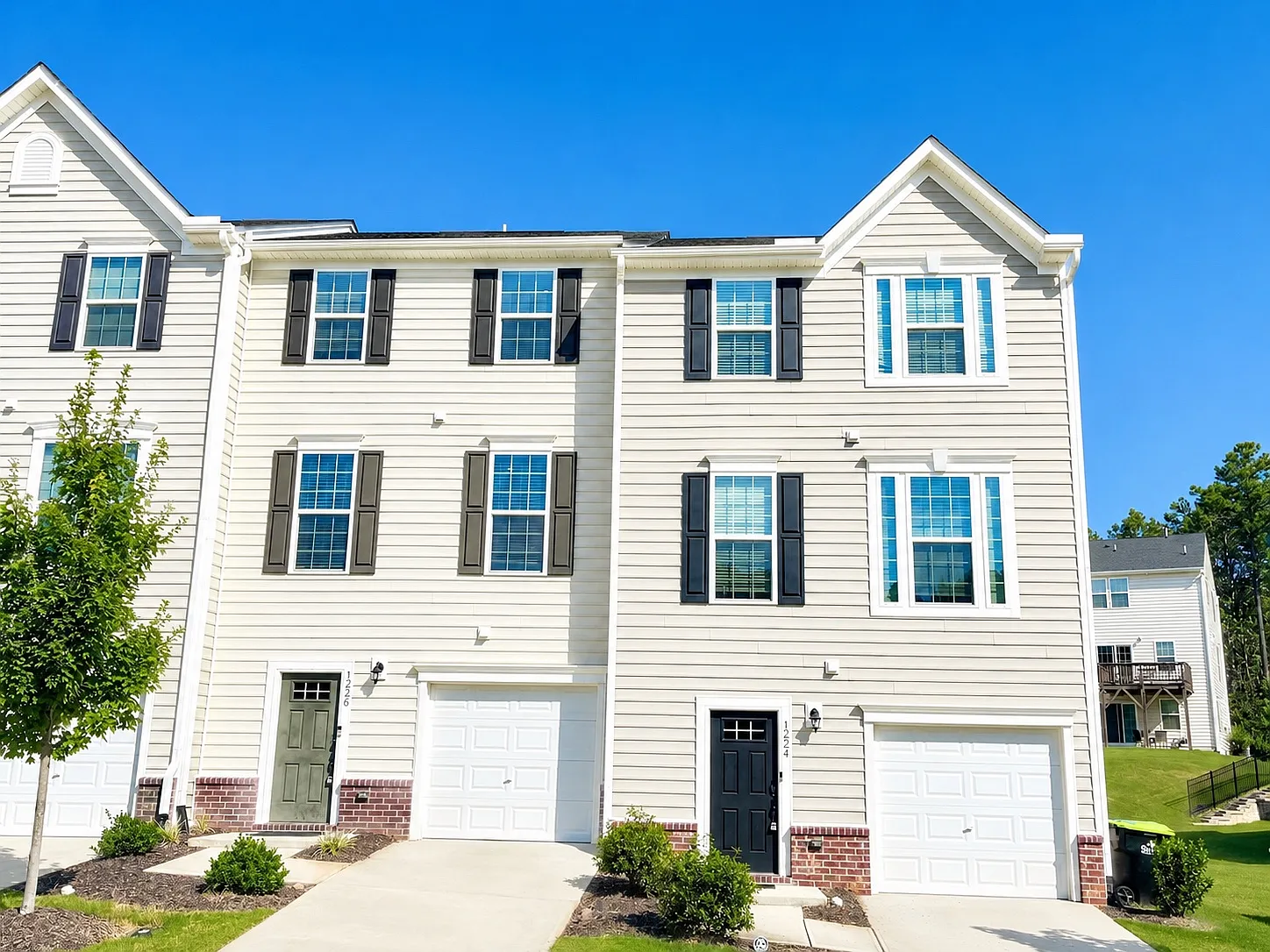 4 bed, 3.5 bath, 2000 sqft, $2,095 — Photo 2
