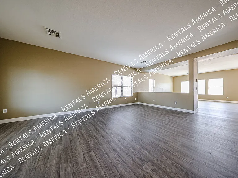 1356 E Clifton Ave — Photo 4