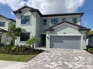10073 Florence Cir, Naples, FL 34119