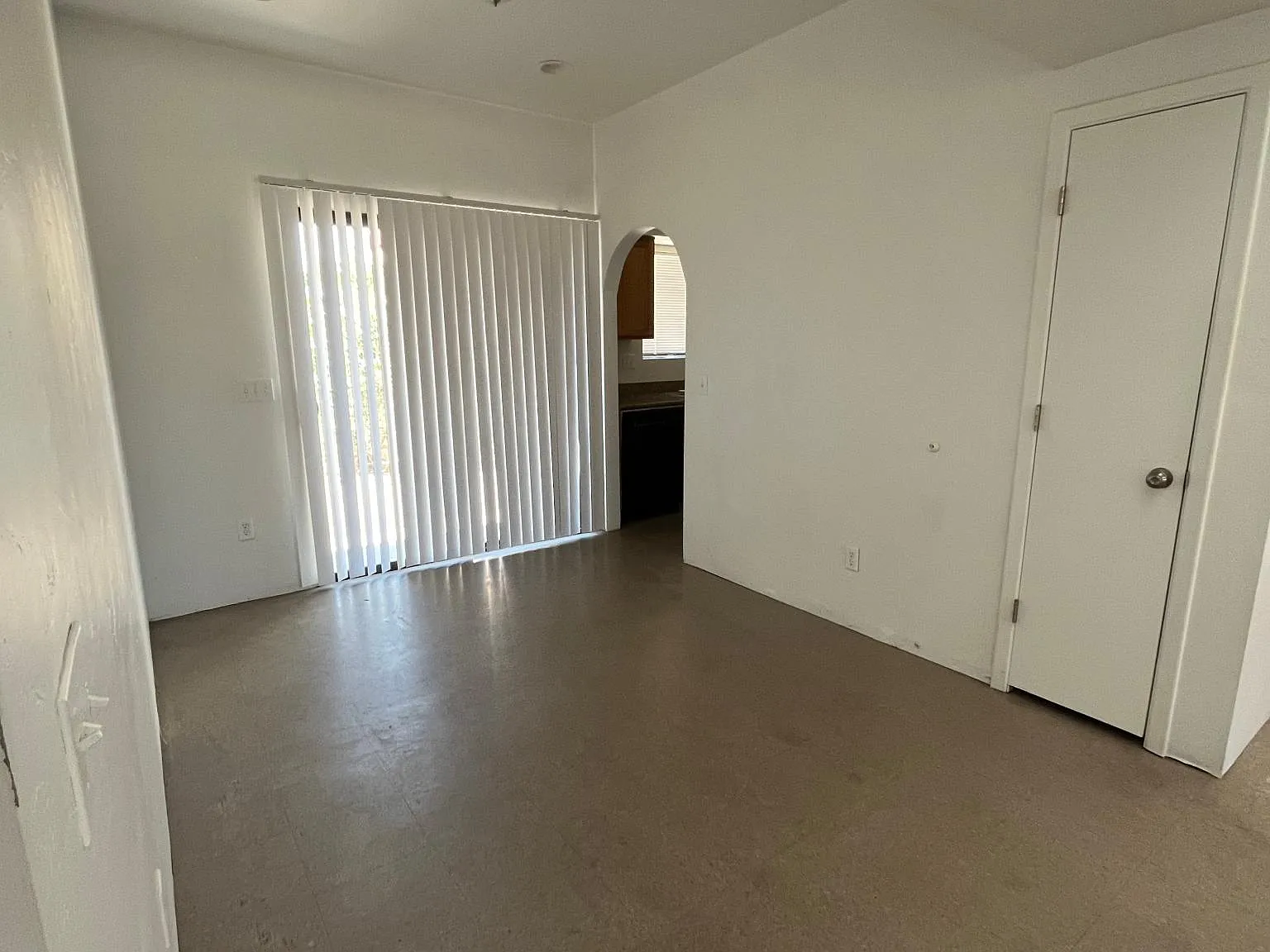 119 E King Rd — Photo 4