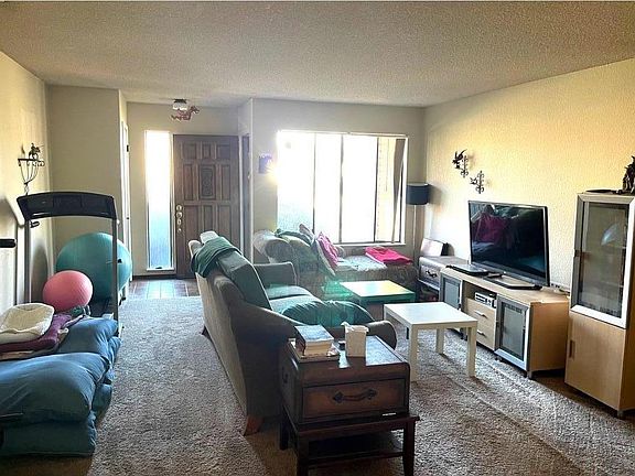 4th image of 2037-2039 Woodstock Way