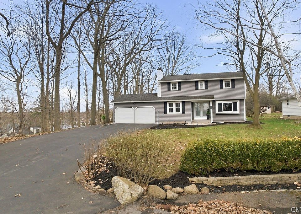 1st image of 211 Oakridge Ter