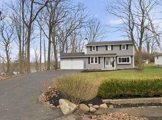 211 Oakridge Ter, Liverpool, NY 13088