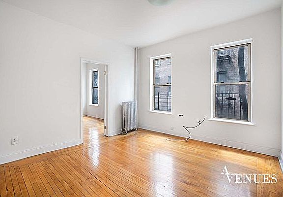 3rd image of 253 W 109th St #4