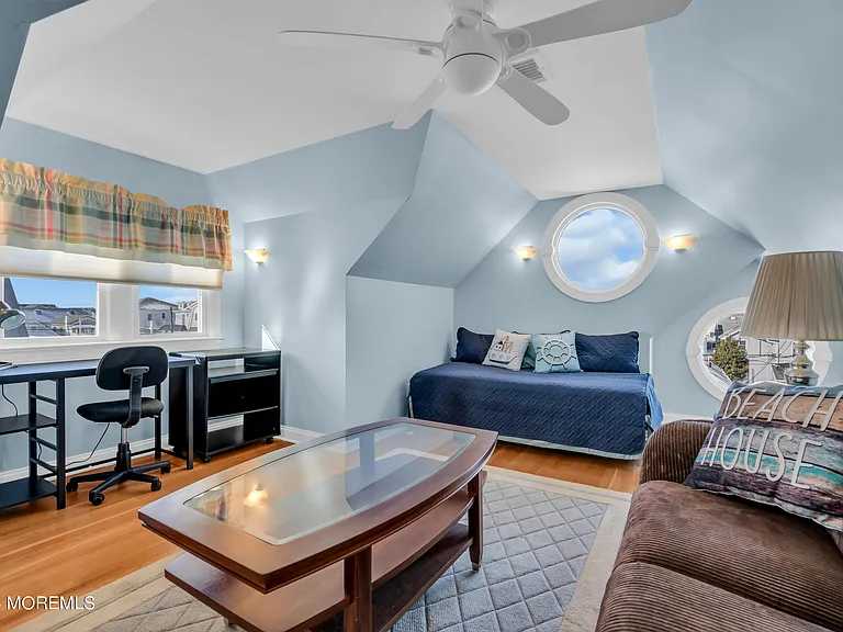 18 Meadow Ave — Photo 37
