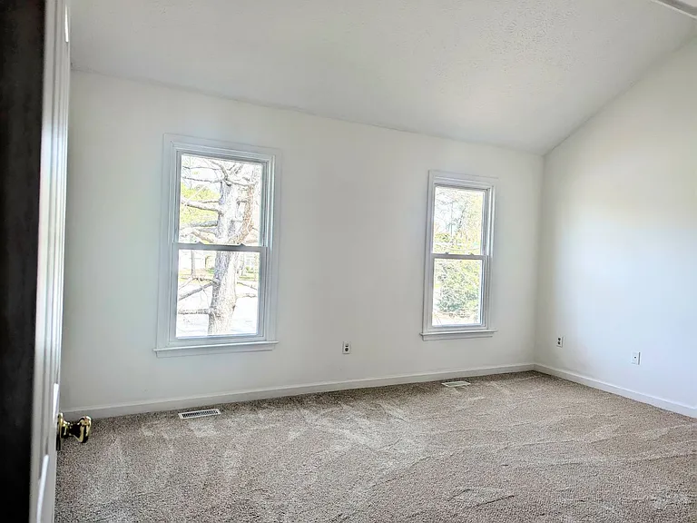 849 Lancaster Ln — Photo 25