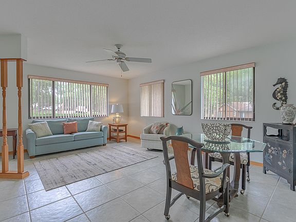 5th image of 15 Lakepoint Cir