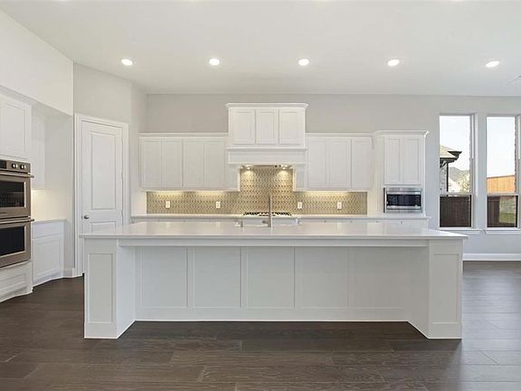 3rd image of 9212 Pecan Woods Trl