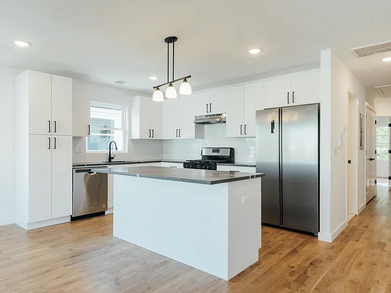 746 Seaport Dr #2 — Photo 14
