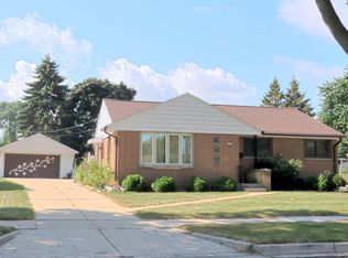 1911 W Plainfield Ave, Milwaukee, WI 53221