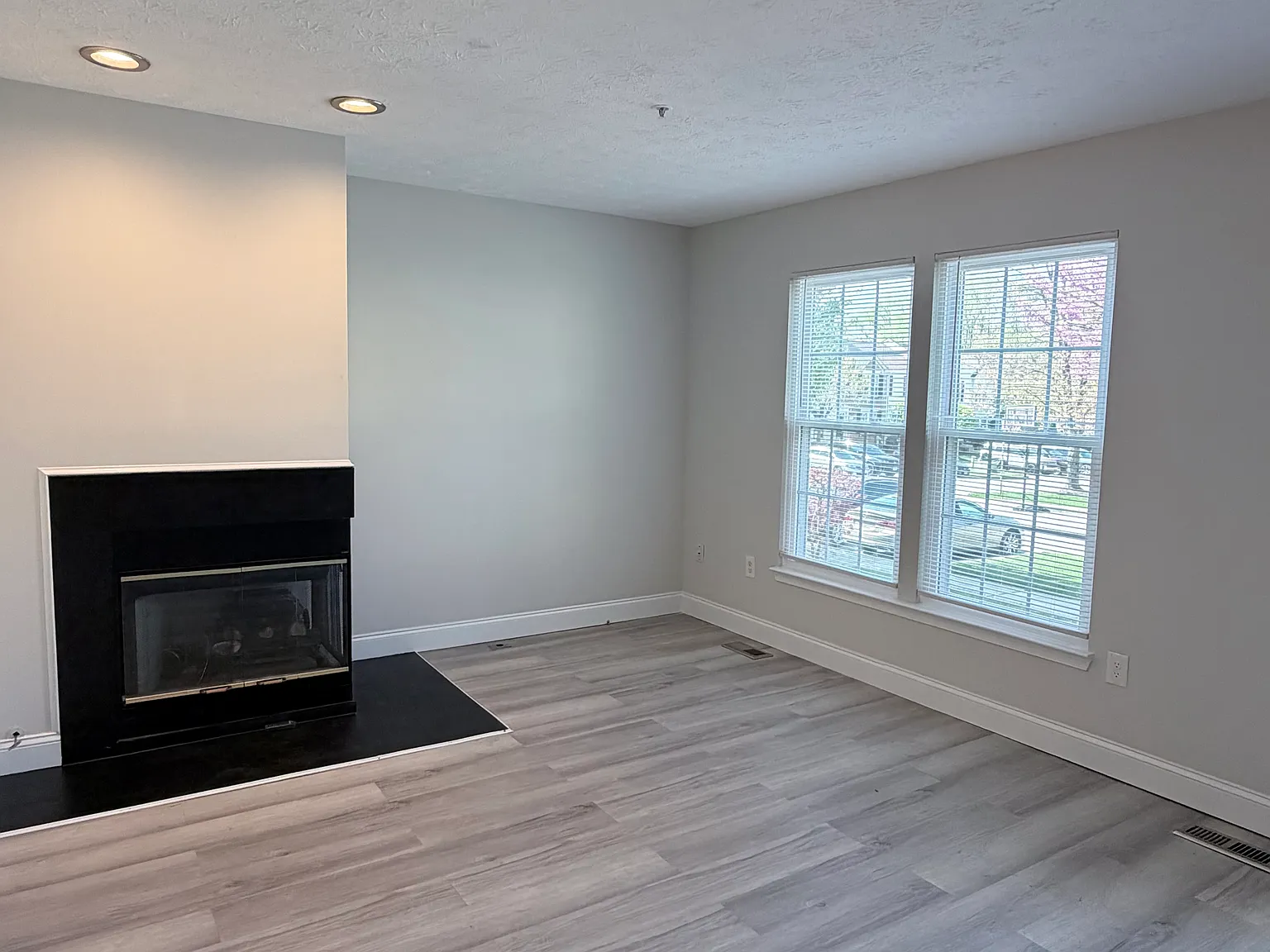 3 bed, 2.5 bath, 1460 sqft, $3,200 — Photo 3