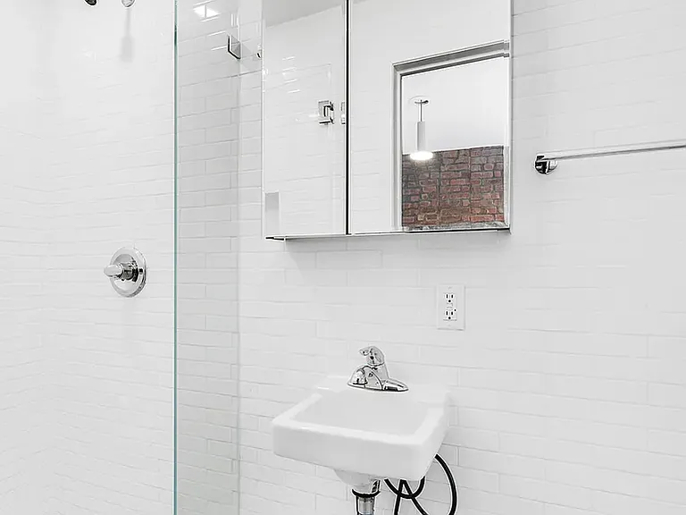 98 Christopher St #2 — Photo 5