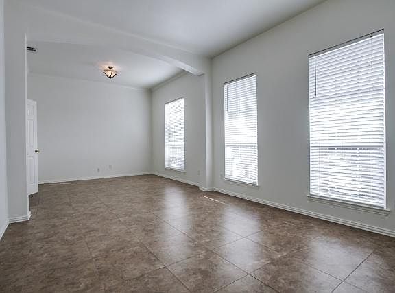 4th image of 1656 Knoll Wood Ct
