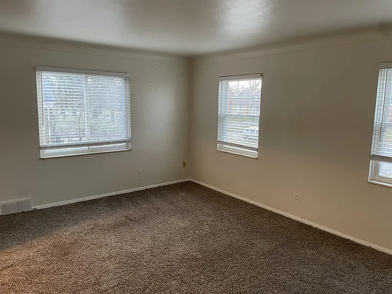 2978 Densmore Dr #4 — Photo 6