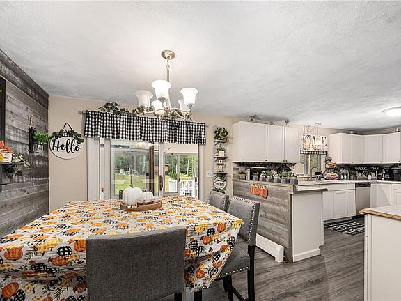 5th image of 207 Steere Farm Rd