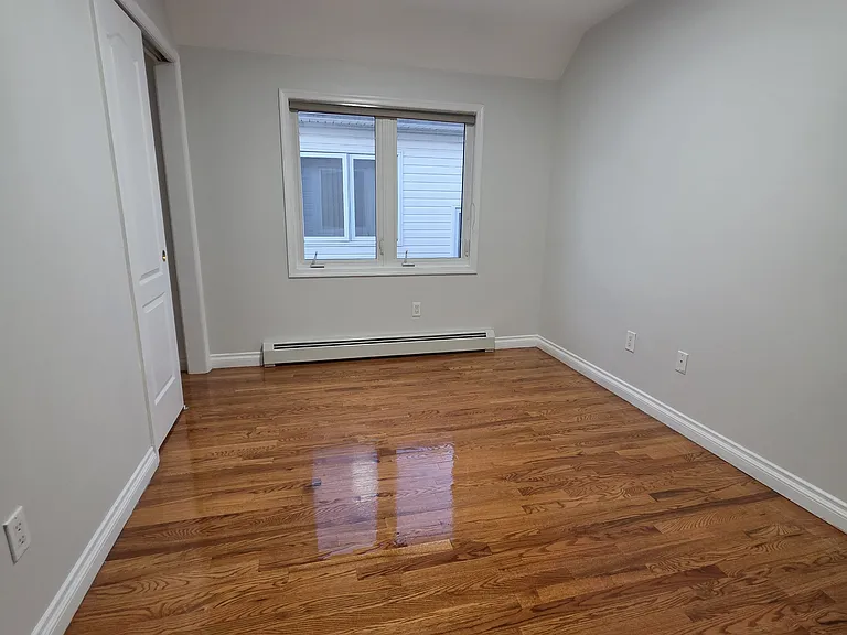 Mosely Ave — Photo 62
