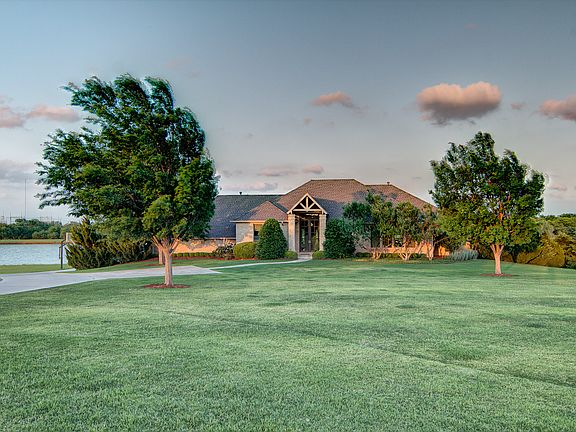 3rd image of 15908 Oaklawn Ct