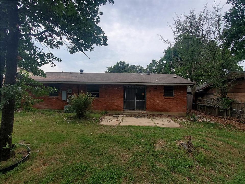 2nd image of 3205 SE 51st St