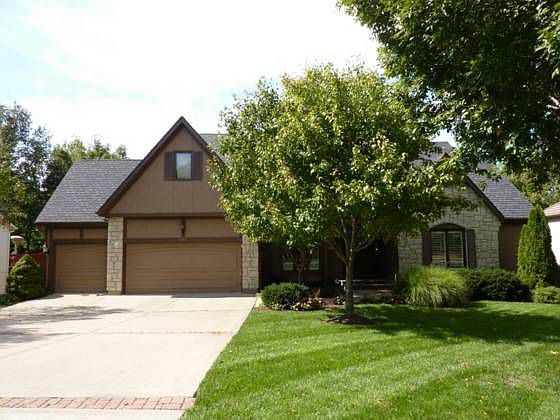 1st image of 4212 NE Courtney Dr