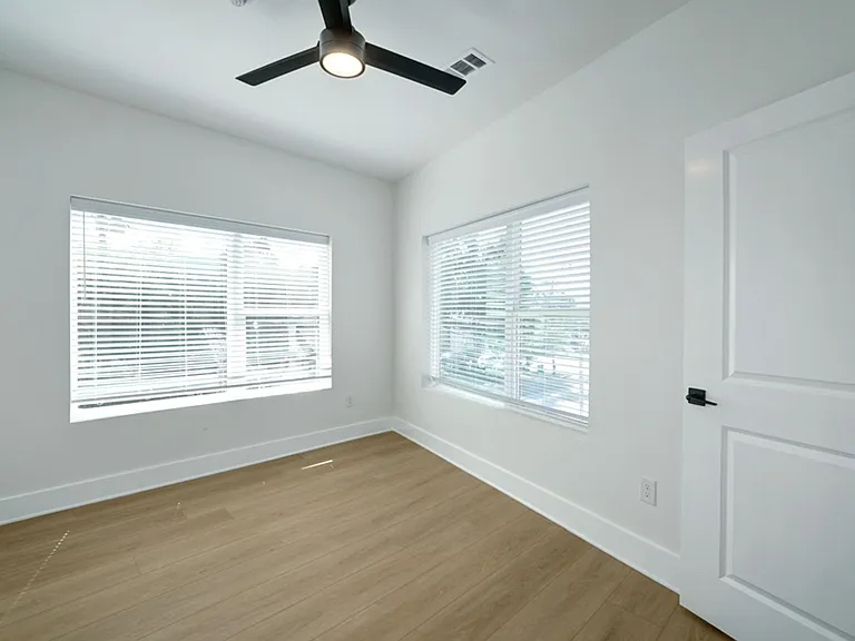 3000 Duval St #307 — Photo 8