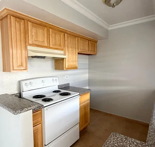 10059 Pinewood Ave — Photo 4