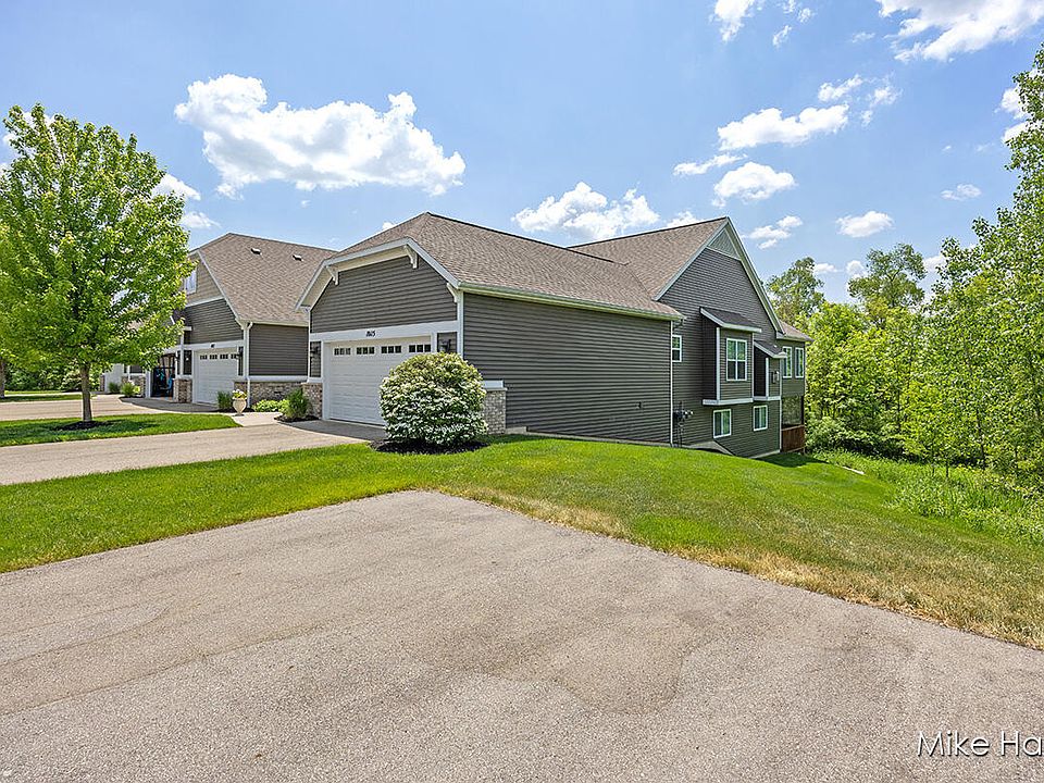 10115-s-crossroads-cir-se-caledonia-mi-49316-zillow