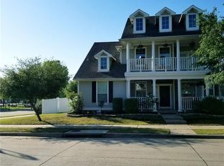 990 Foxgrove Ln, Aubrey, TX 76227