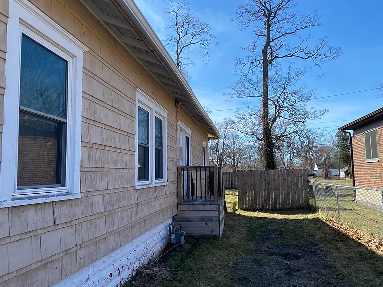 864 Highland Ave — Photo 4