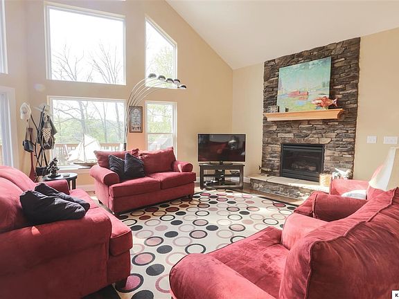 3rd image of 556 Highland Hills Dr