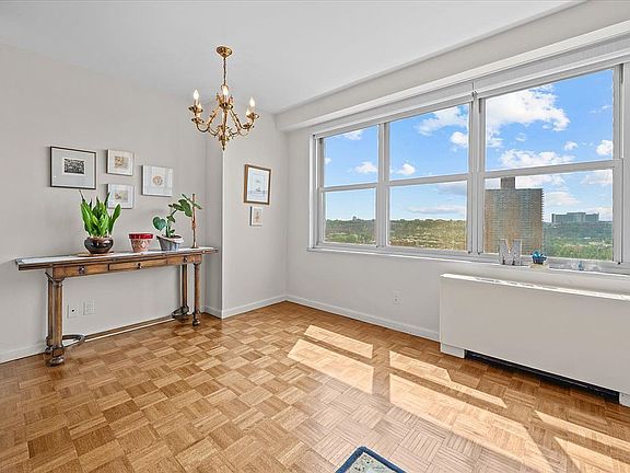 4th image of 555 Kappock St APT 10U