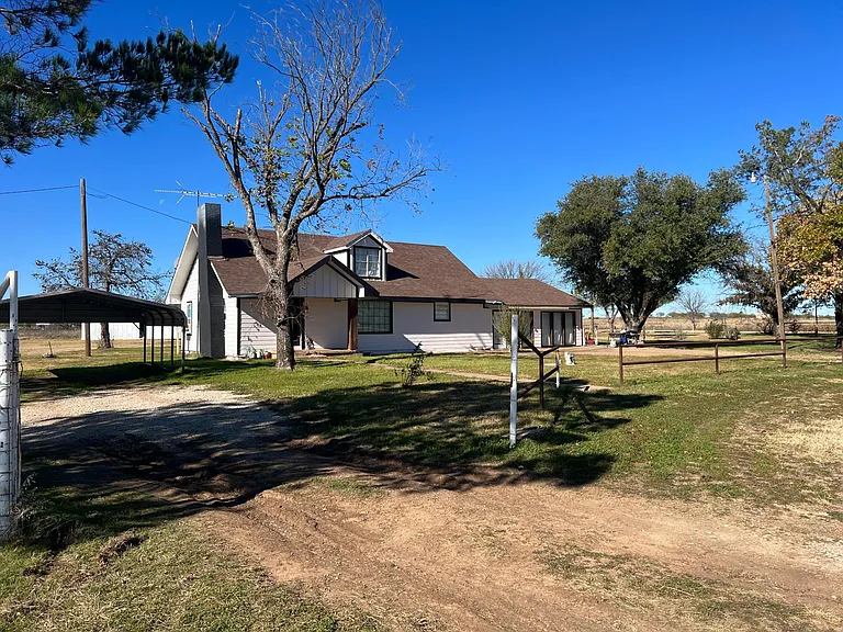 884 FM 3329 — Photo 9