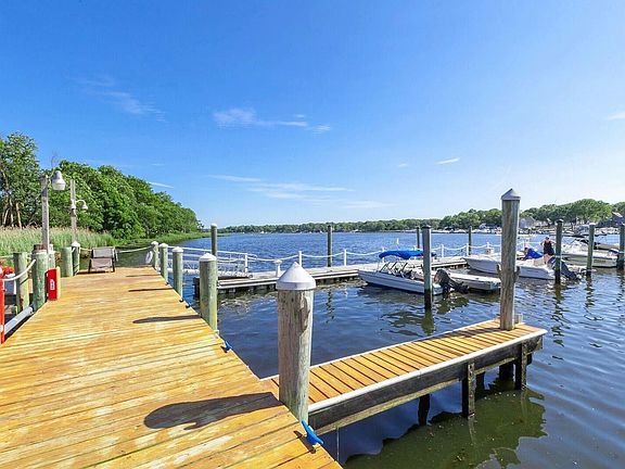 2nd image of 256 River Dr