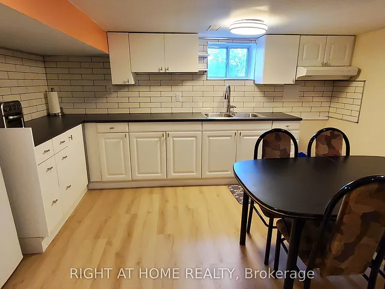 38 Madelaine Ave — Photo 9
