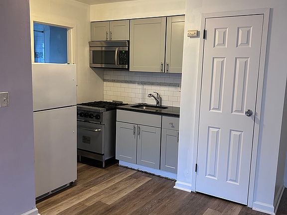 2nd image of 80 Taft Ave APT 10