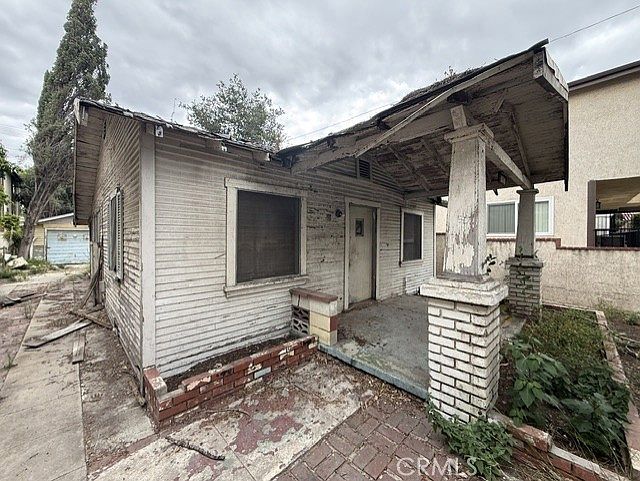 2nd image of 482 E Santa Anita Ave