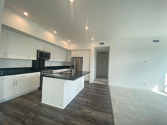 5th image of 1546 S Urbana St