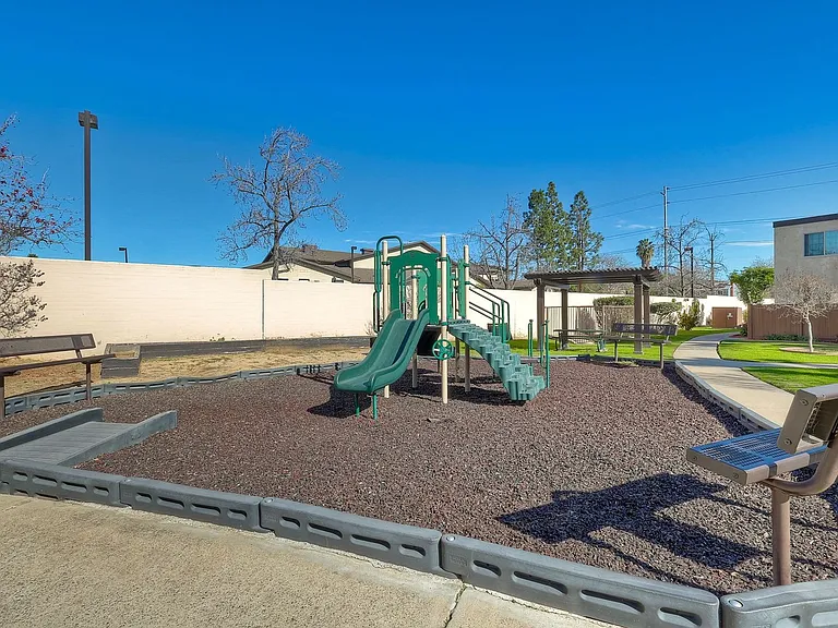 La Roca Plaza — Photo 13