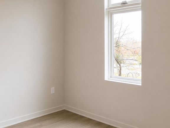 3rd image of 1108 Castle St #303