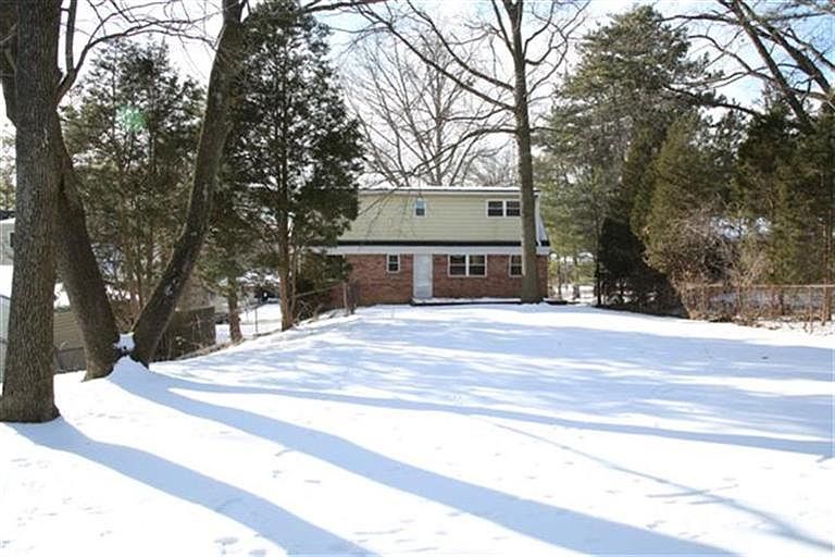 2nd image of 6062 Johnson St