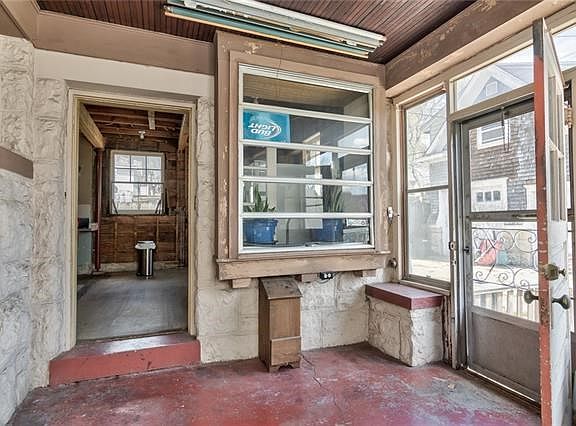 3rd image of 4337 Campbell St