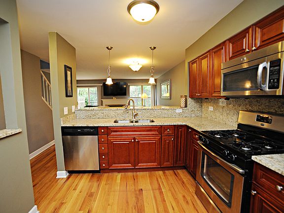 5th image of 387 W Hamilton Ln