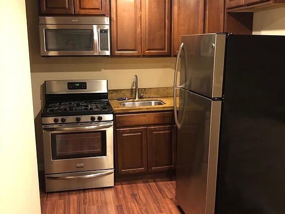 5th image of 1042 Paradise Dr