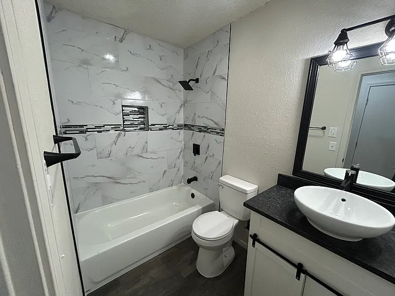 1115 N Narcissus Ave — Photo 6
