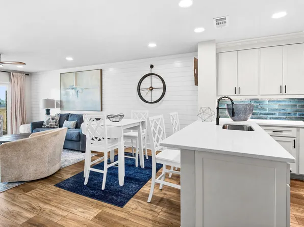 813 Harbour Point Dr #813, Miramar Beach, FL 32550
