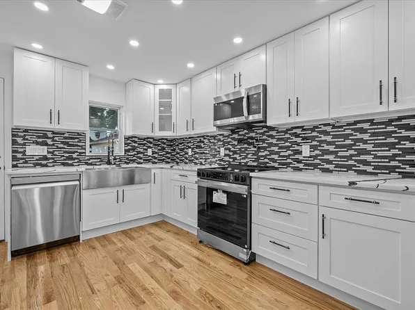 19427 Murdock Ave, Saint Albans, NY 11412