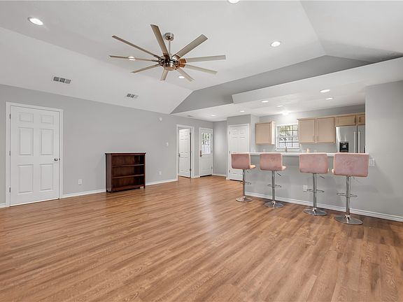 3rd image of 809 Welsh Ave